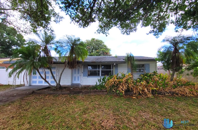 LARGE 3 Bedroom, 2 Bath Home with 1 Car Ga... - LARGE 3 Bedroom, 2 Bath Home with 1 Car Ga...