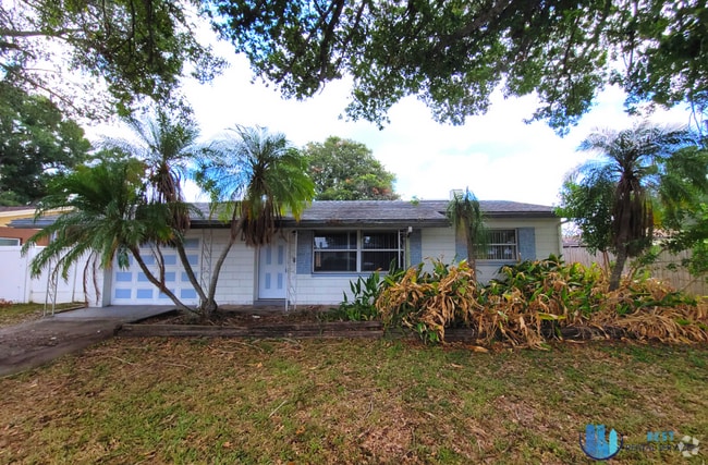 Building Photo - LARGE 3 Bedroom, 2 Bath Home with 1 Car Ga...
