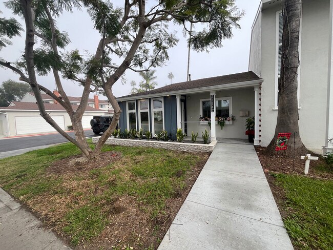 Building Photo - 21142 Surfwood Ln Unit 21142