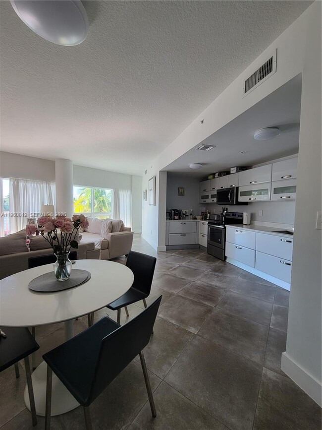 Photo - 6580 Indian Creek Dr Unit 209