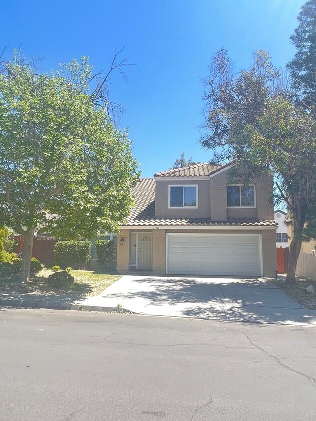 Centraly Located Shopping, Fwy, 2 story, 4... - Centraly Located Shopping, Fwy, 2 story, 4...