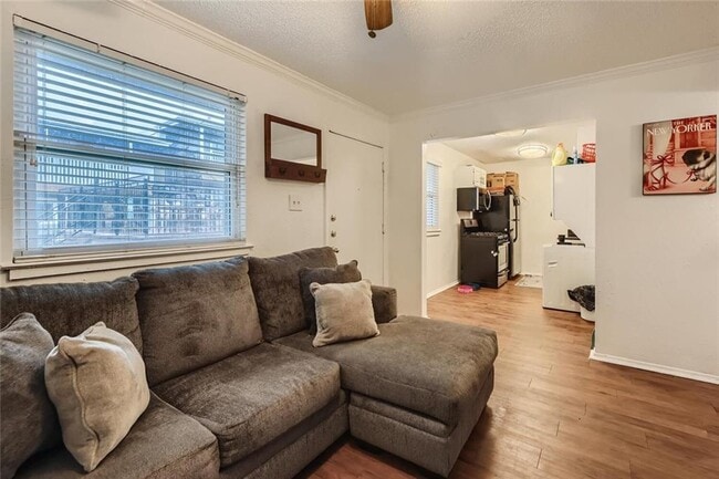 Photo - 2401 Manor Rd Unit 111