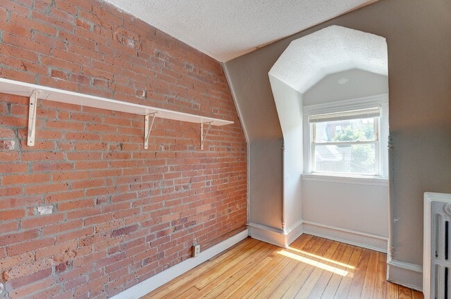 Building Photo - 65 Edgewood Ave Unit 3