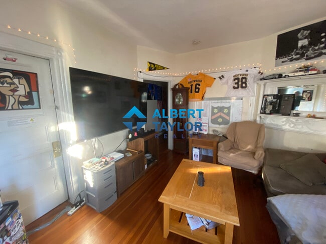 Building Photo - 34 Darling St Unit 2