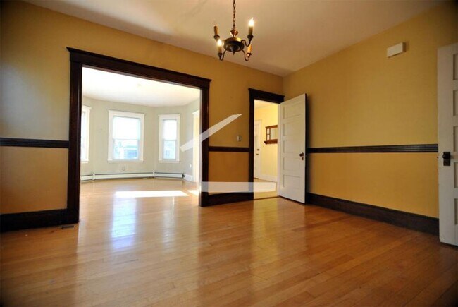 Photo - Great Value- Spacious Brighton 3-bed/1 Bat...