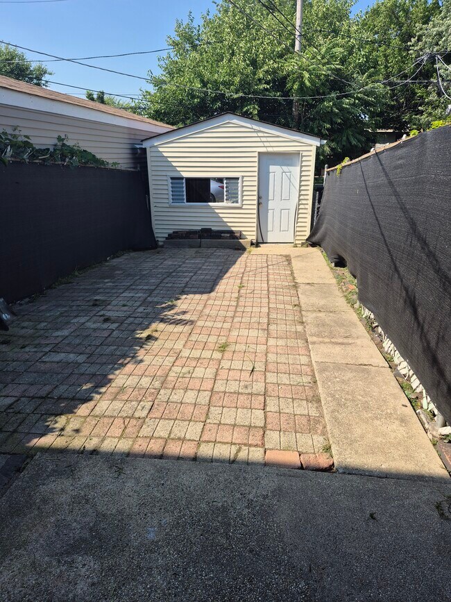 Photo - 1138 E 83rd St Casa