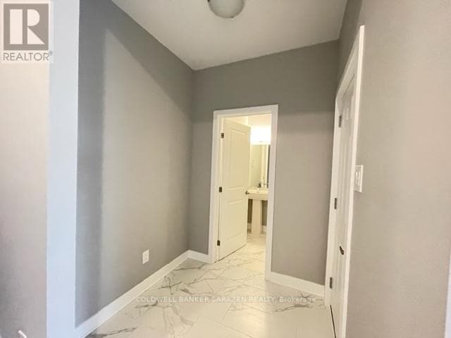 Photo - 330 Whitham Cres