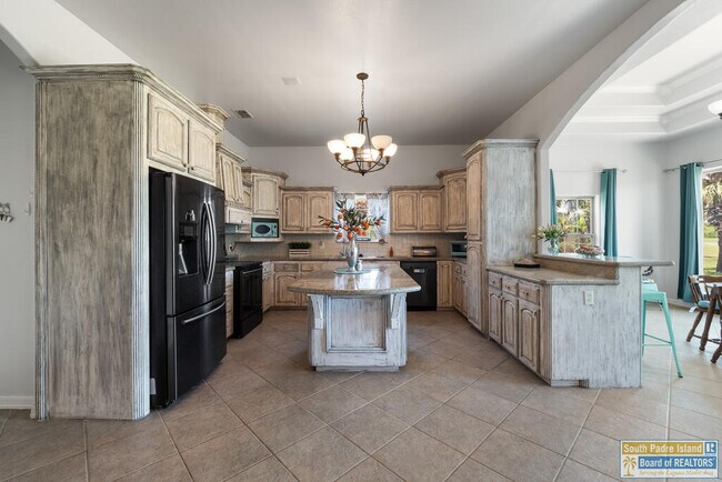2 Bethpage Dr