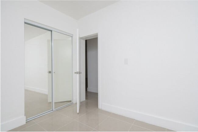 1044-1046 Foster Rd, Hallandale Beach