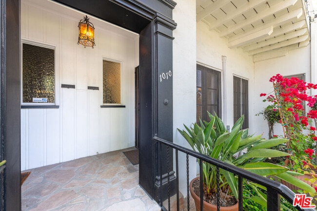 Photo - 1010 S Point View St