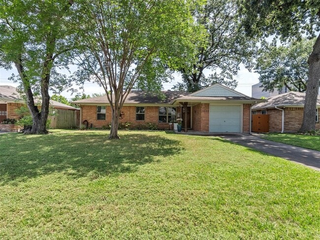 Photo - 1039 W 30th St House