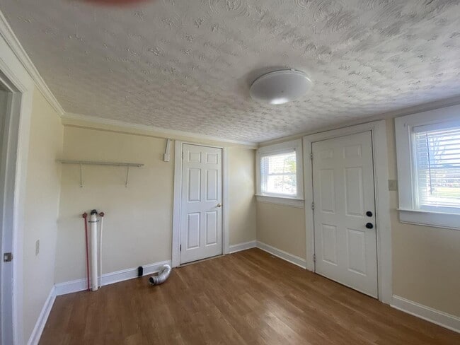 Photo - 305 N 9th St