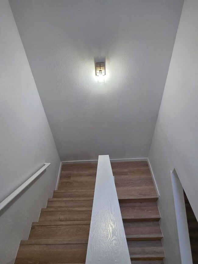 Photo - West Olympia 3bdr 1.5bath Townhome w/ garage & parking & addtional office