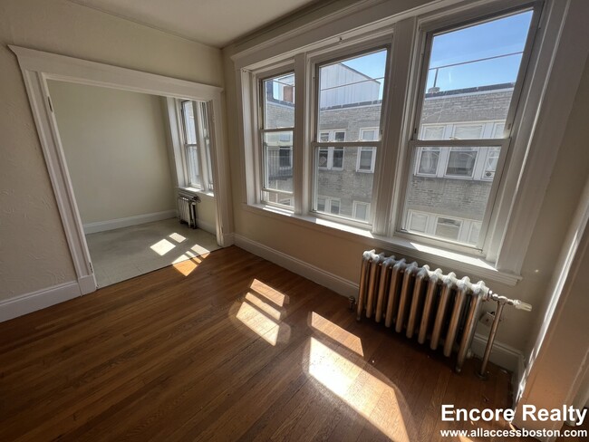 Building Photo - 1163 Boylston St Unit 34