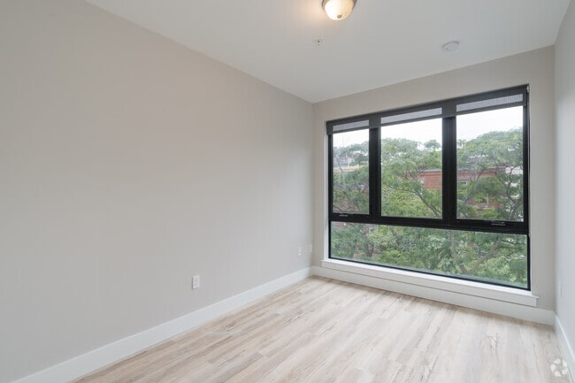 3BR, 3BA - 870SF