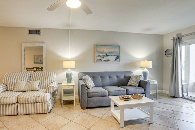 Photo - 7930 Sun Island Dr S Unit Step-free access  107