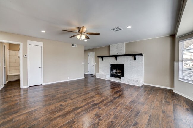 Photo - 2120 S Main St