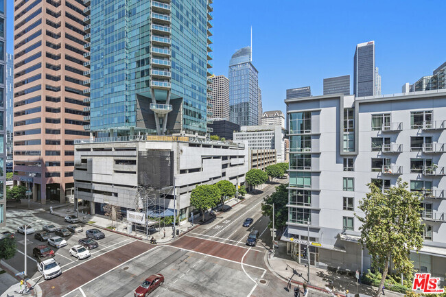 Building Photo - 600 W 9th St Rental