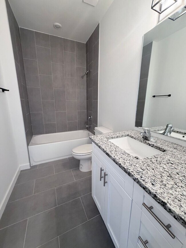 Photo - 2008/2010 HAVILAND AVE S Unidad 2010 HAVILAND AVE S