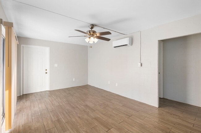 Photo - 901 Colyer St