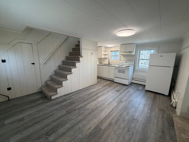 Building Photo - 88 N State St Unit A