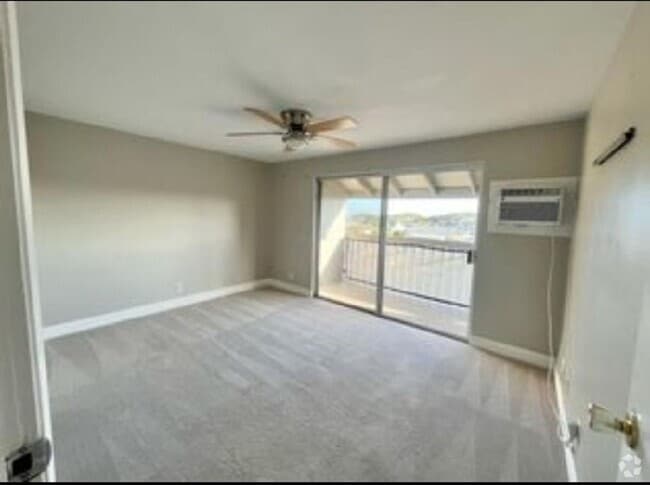Building Photo - Pet friendly, upgraded and spacious 5 bedr... Rental
