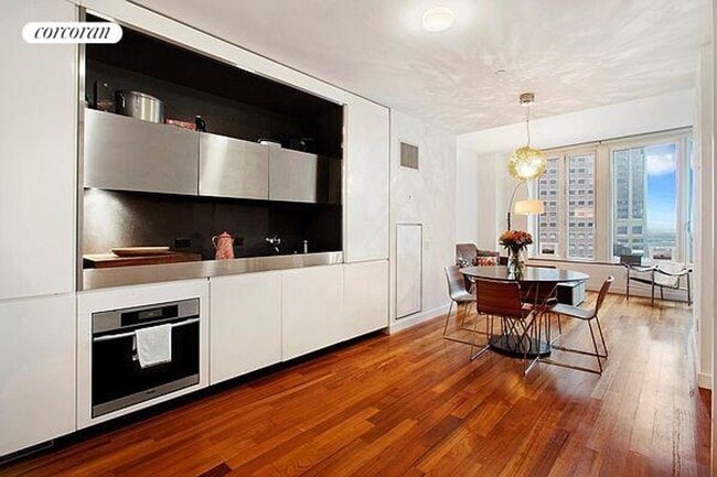 Building Photo - 15 S William St