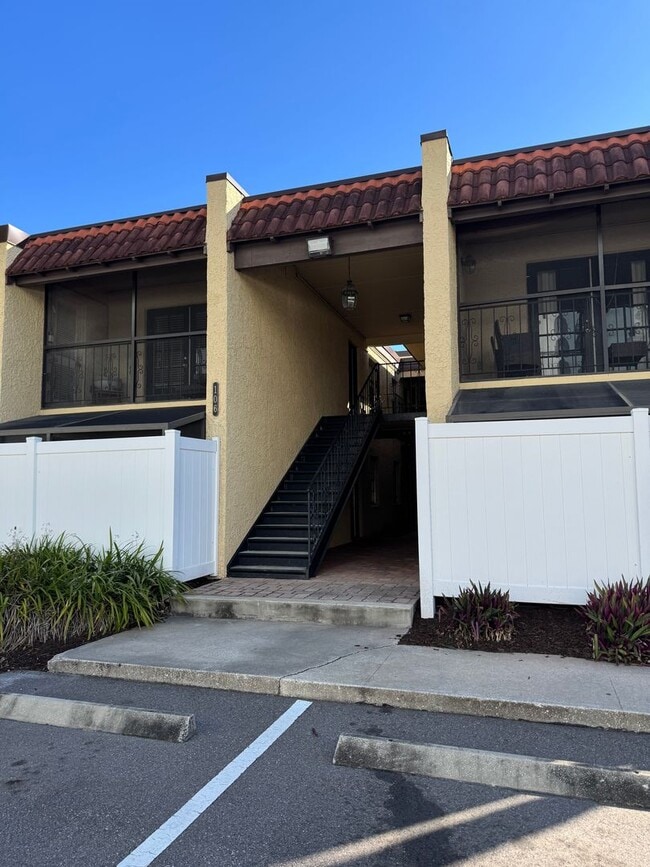 Photo - 2/1 Condo in South Tampa