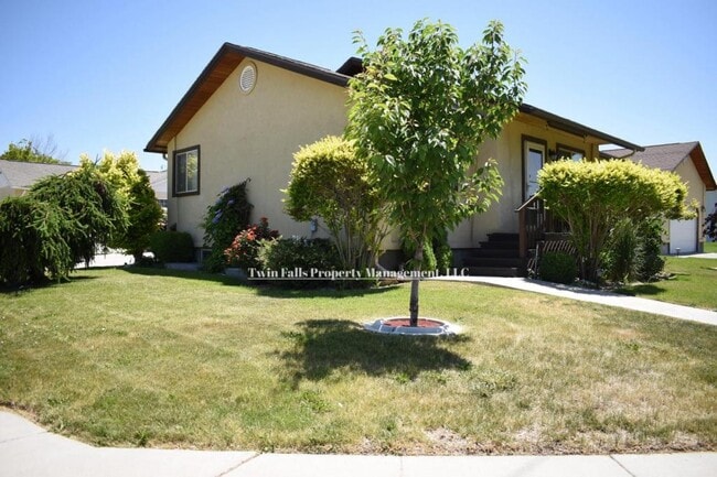 Building Photo - 2010 Carlis Cove Rental