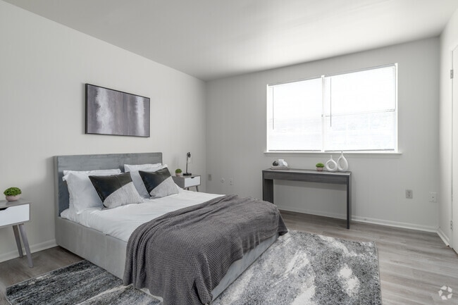 1BR, 1BA - 605SF BEdroom