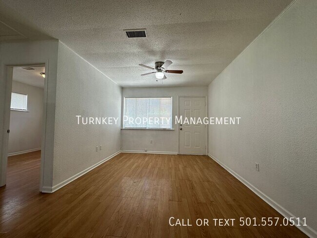 Photo - 204 Smart St