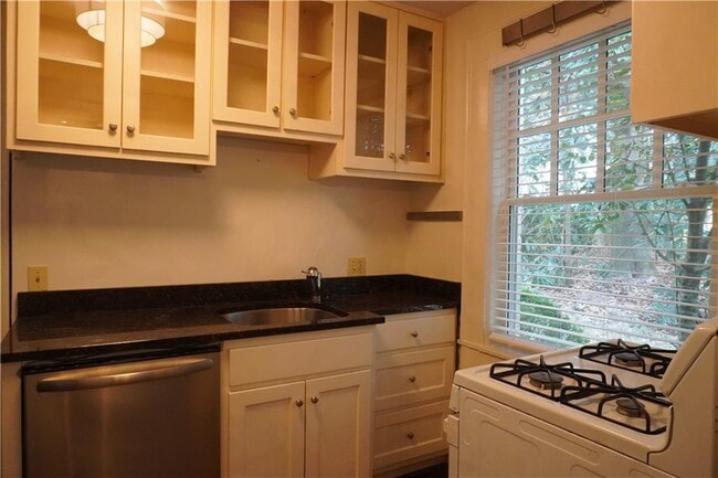 Photo - 2544 Peachtree Rd NW Unidad 6