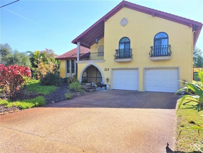 Building Photo - 805 La Guna Dr Rental