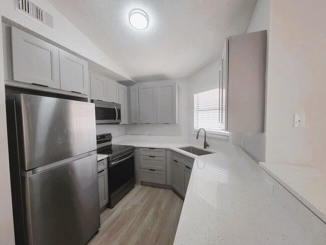 Photo - 2819 Stoneway Ln