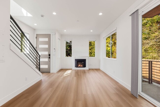 Photo - 106 6th St South