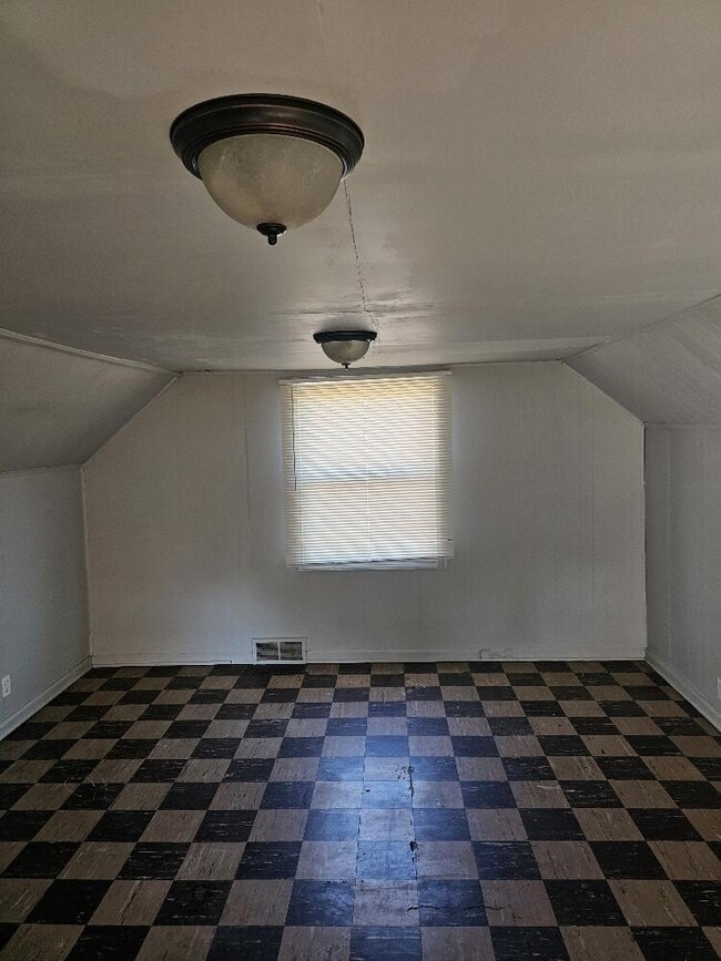 Photo - 5772 Guilford St