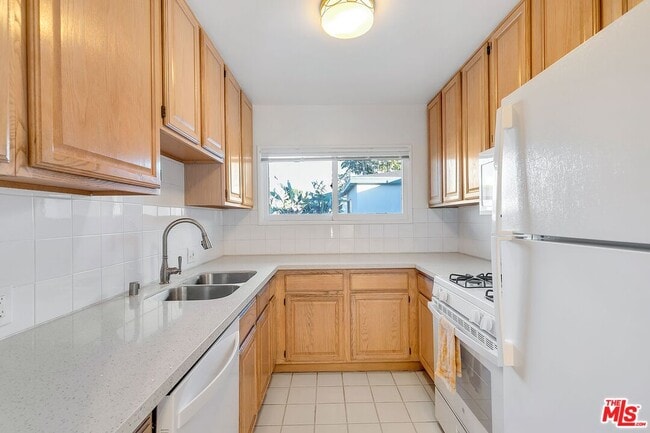 Photo - 2033 Euclid St Unit 11