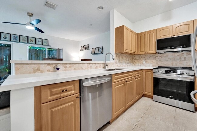 Photo - 1743 NE 4th Ave Unidad F4