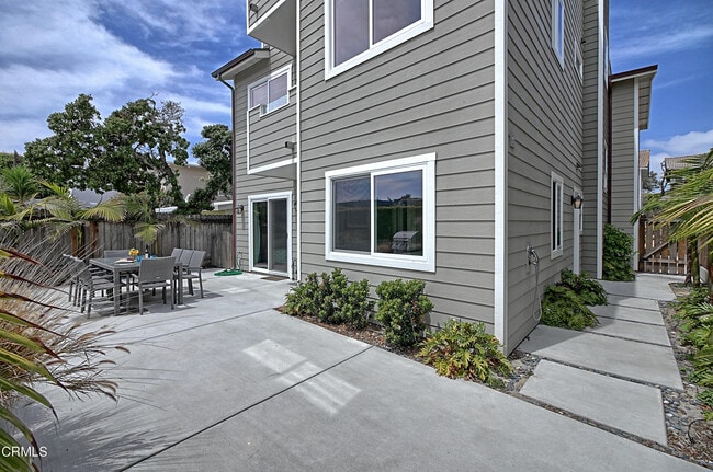 Photo - 1020 Waterbury Ln