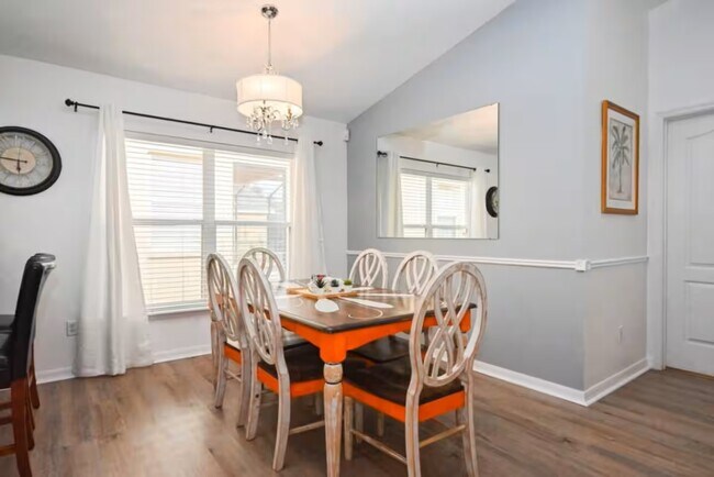 Photo - 1904 Royal Ridge Dr