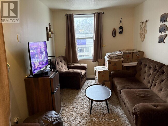 Photo - 237 Main St S