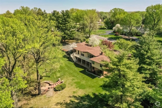 Building Photo - 139 Ladue Oaks Dr Rental