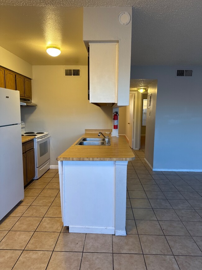 Photo - 920 San Pedro Dr SE