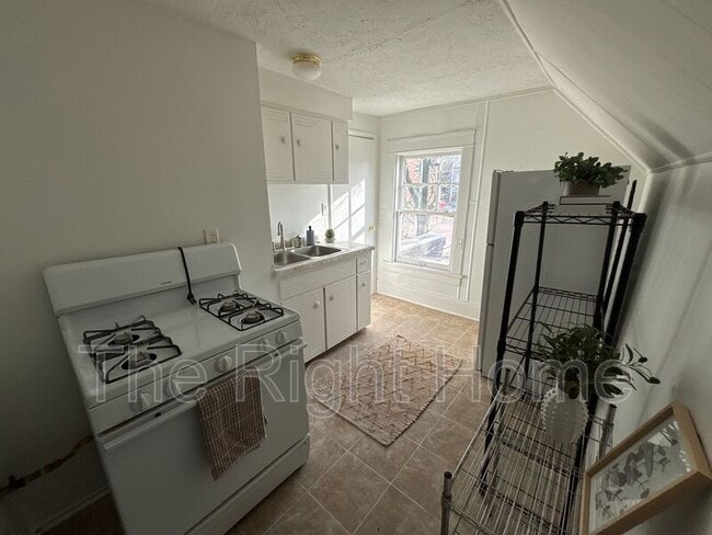 Photo - 3021 Harney St Unidad Apt 3