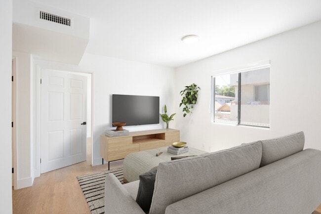 Photo - Lexington Ave 5716