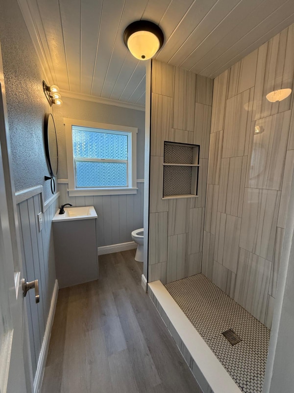 Photo - 320 E Oak St