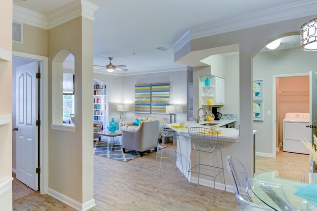 2BD, 2BA - 1245SF - Entryway