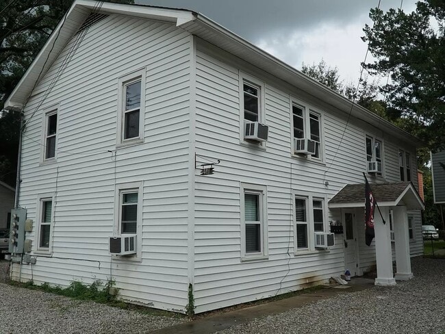Building Photo - 411 W Taft St Unit Apt. B