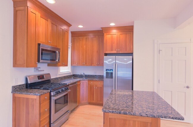 Building Photo - 14 Peterson Ter Unit 2