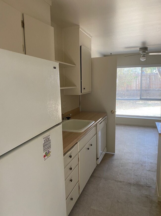 Photo - 3 Bedroom 2 Bath Home Close to Downtown and Shopping